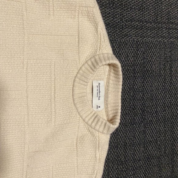 Abercrombie & Fitch Oversize Sweater Beige/Offwhite Cable knit - Picture 2 of 3